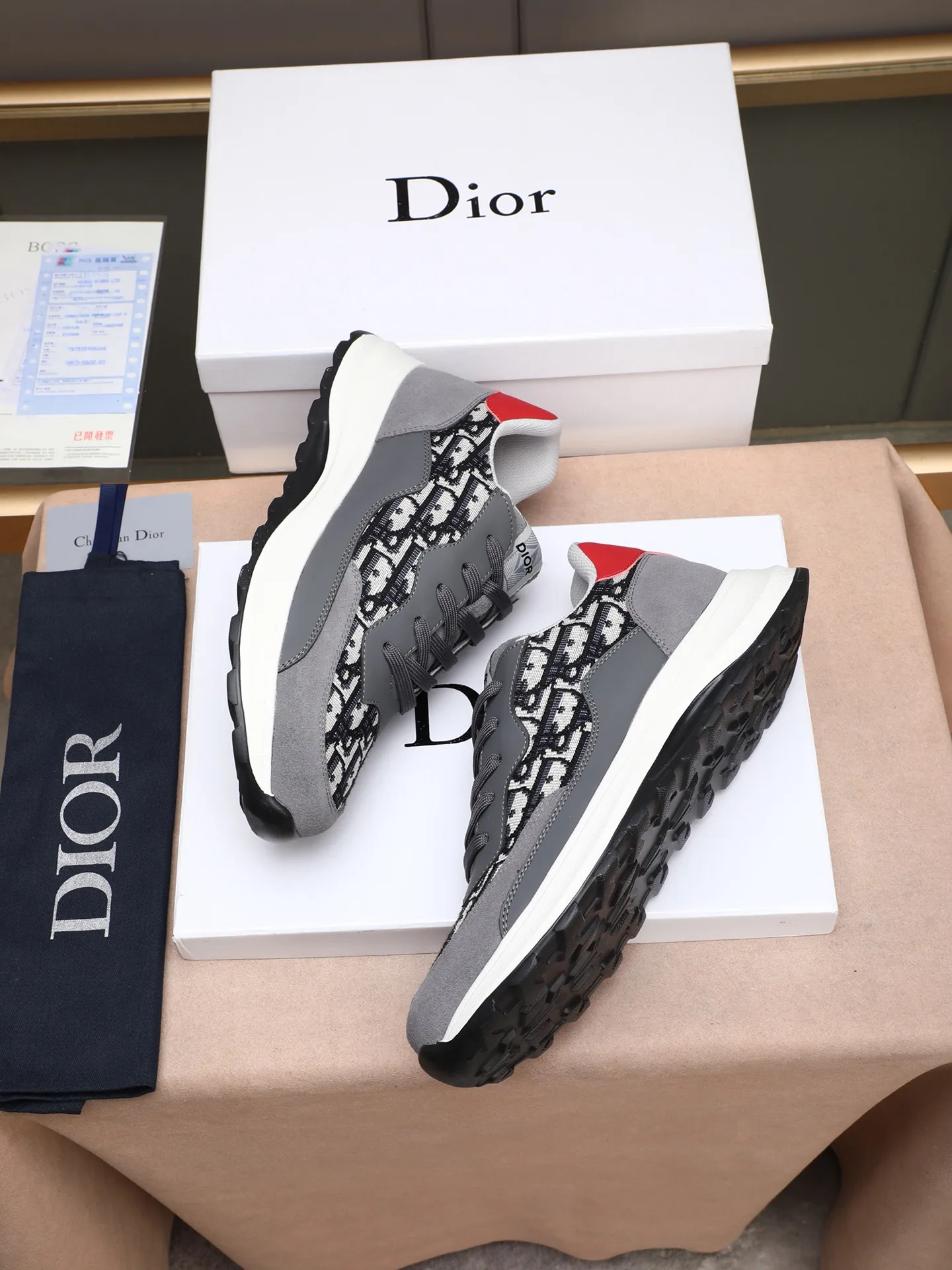 🆕🆕🆕Men's Shoes💰P460 Dior's avant-garde and versatile fashionable men's shoes are privately modeled, calfskin stitched with Dior's special waterproof fabric, fashionable, simple, stylish, eye-catching and classy. It will subvert old ideas and be a must-have for fashionistas who want to spend time with you! Must keep it for yourself! High-end comfort but low-end, high-end quality workmanship. Code number: 38-44 (45 customized) 4 colors for your choice [kiss][kiss][kiss]